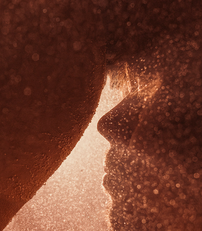 Séance photo grossesse sous l'eau à Marseille, en mer ou en piscine