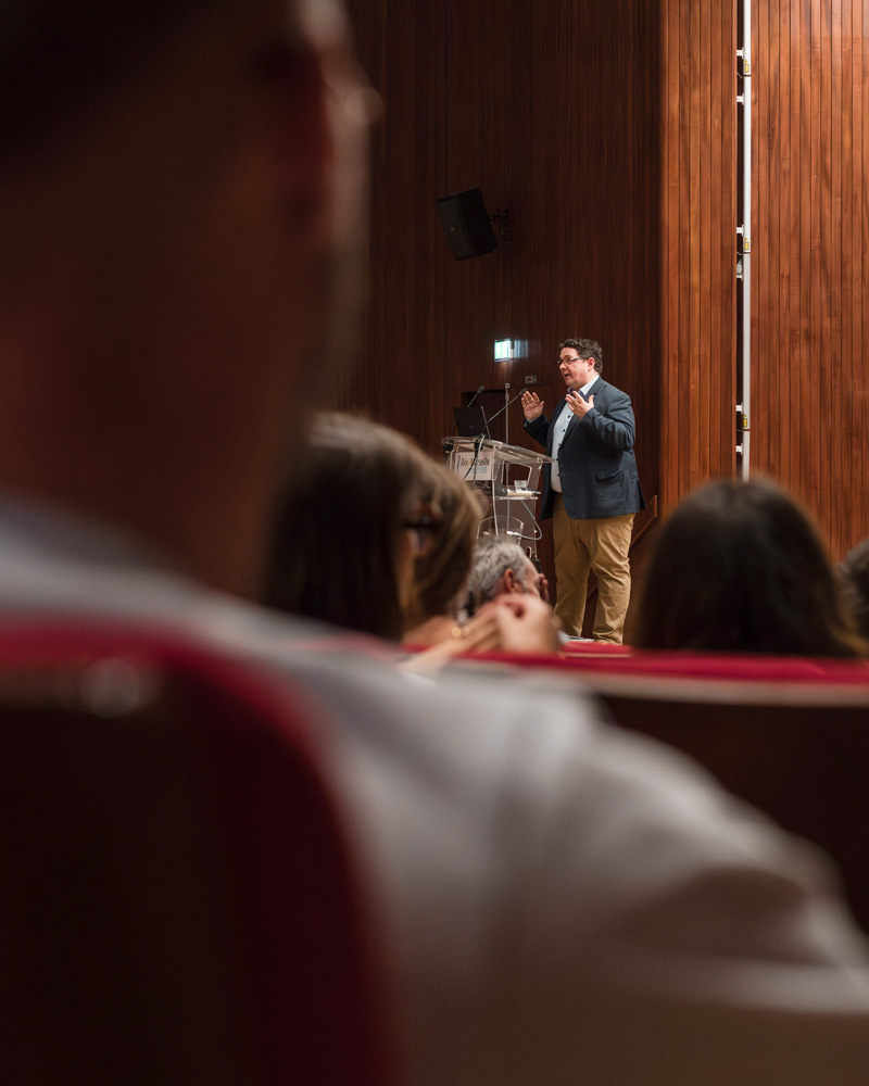 Conférence en entreprise à Marseille avec échanges entre intervenant et public
