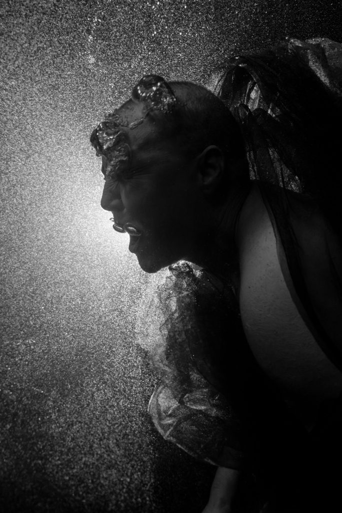 Avis client après une séance photo aquatique en piscine pour Sophie, marquant son parcours contre le cancer du sein