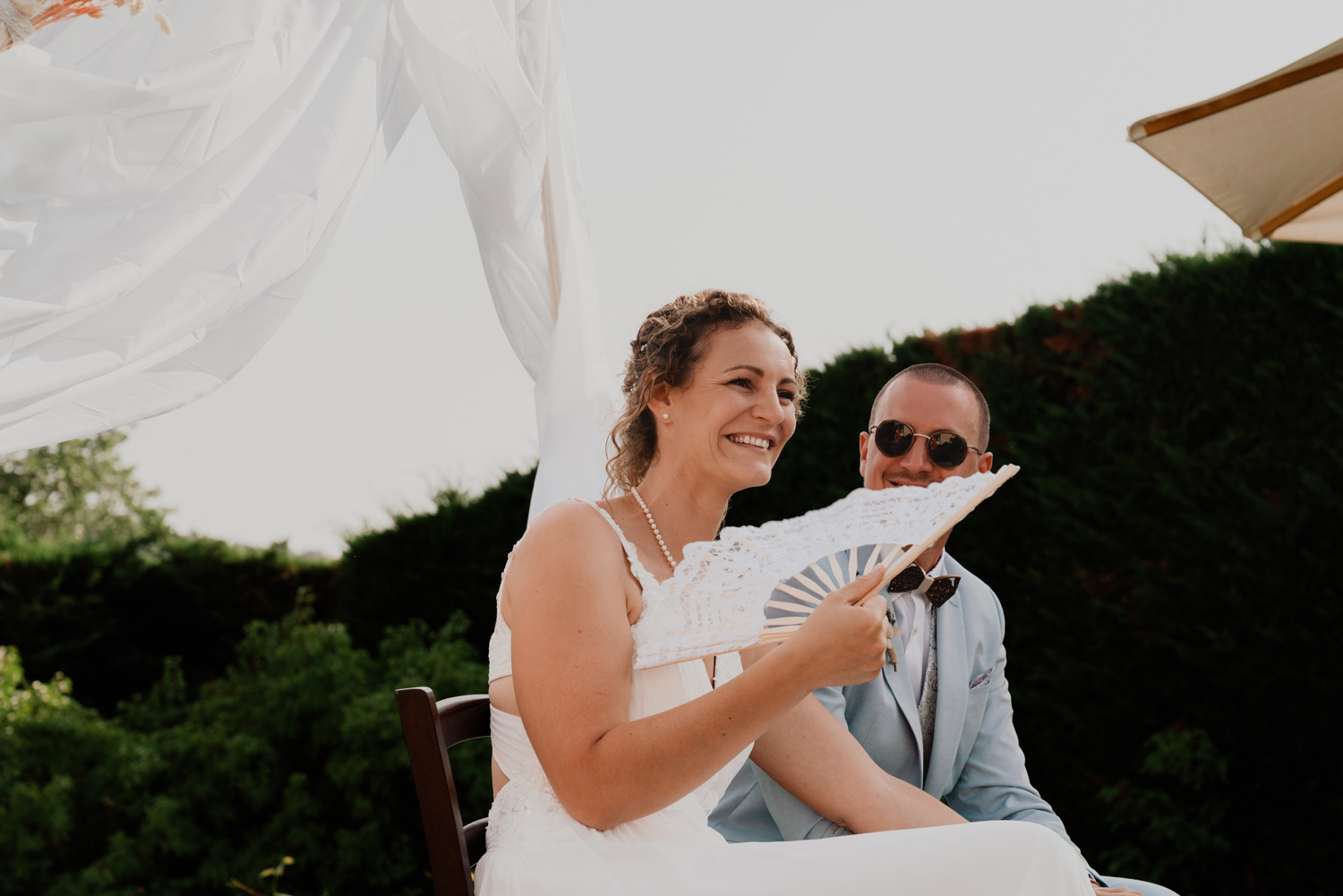 Émotion pendant la cérémonie d’un reportage photo mariage en Provence