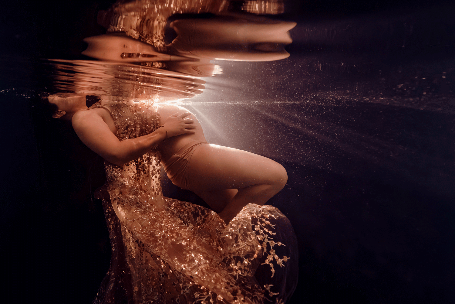 Expérience de séance photo grossesse underwater en piscine chauffée