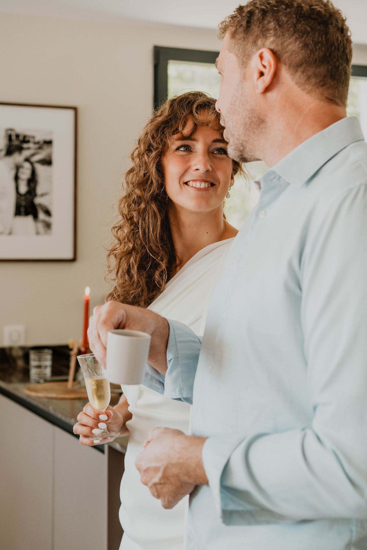 Mariage intimiste à La Ciotat, moment de vie autour d’un repas à la maison
