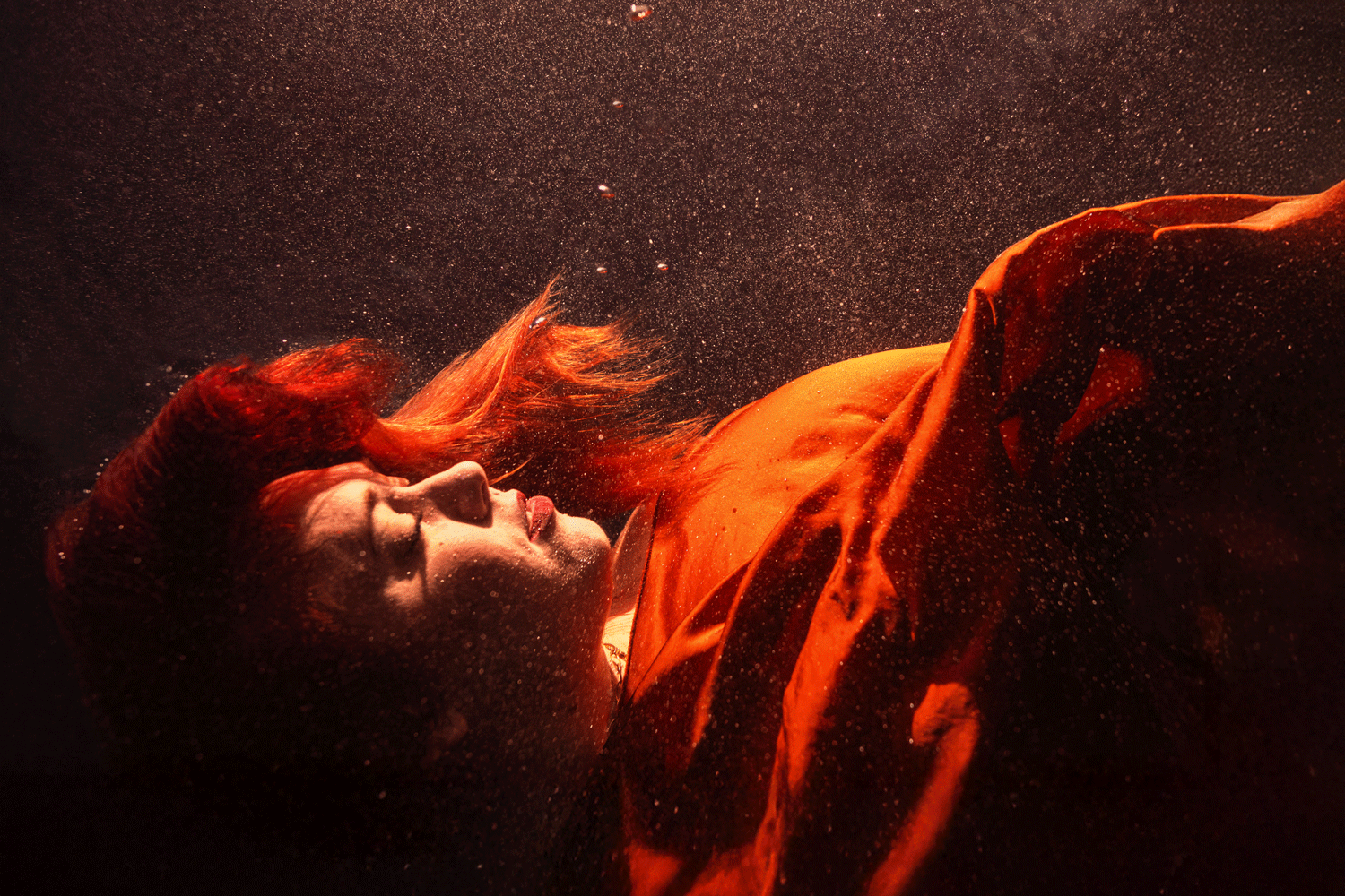 photographe-underwater-piscine-femme-experience-aquatique