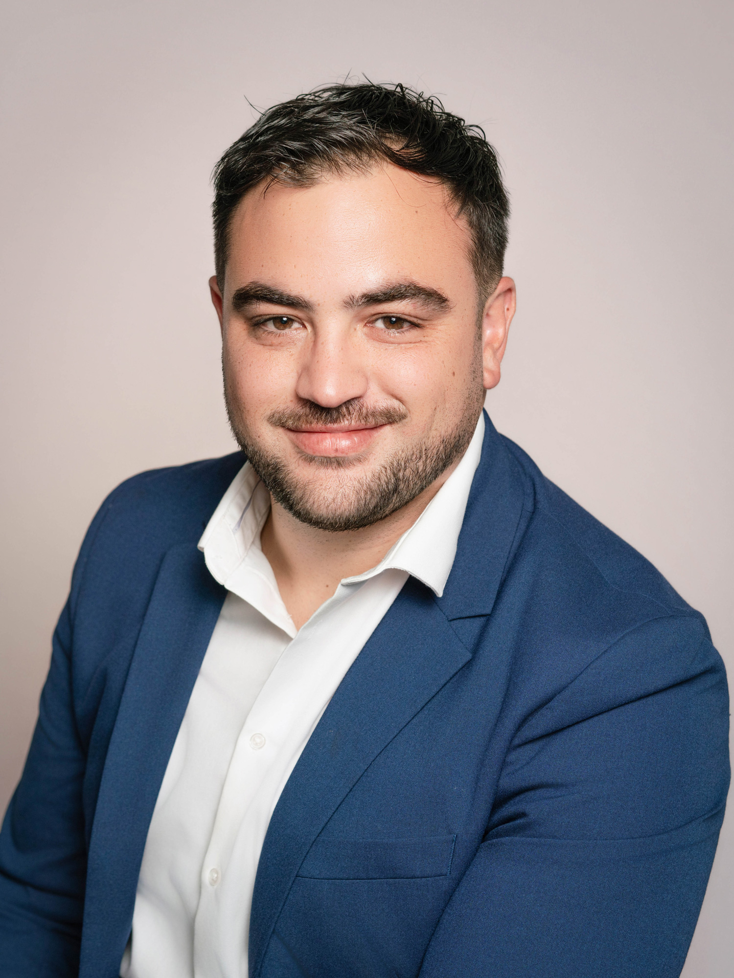 Portrait corporate de collaboratrice en entreprise chez Polyexpert