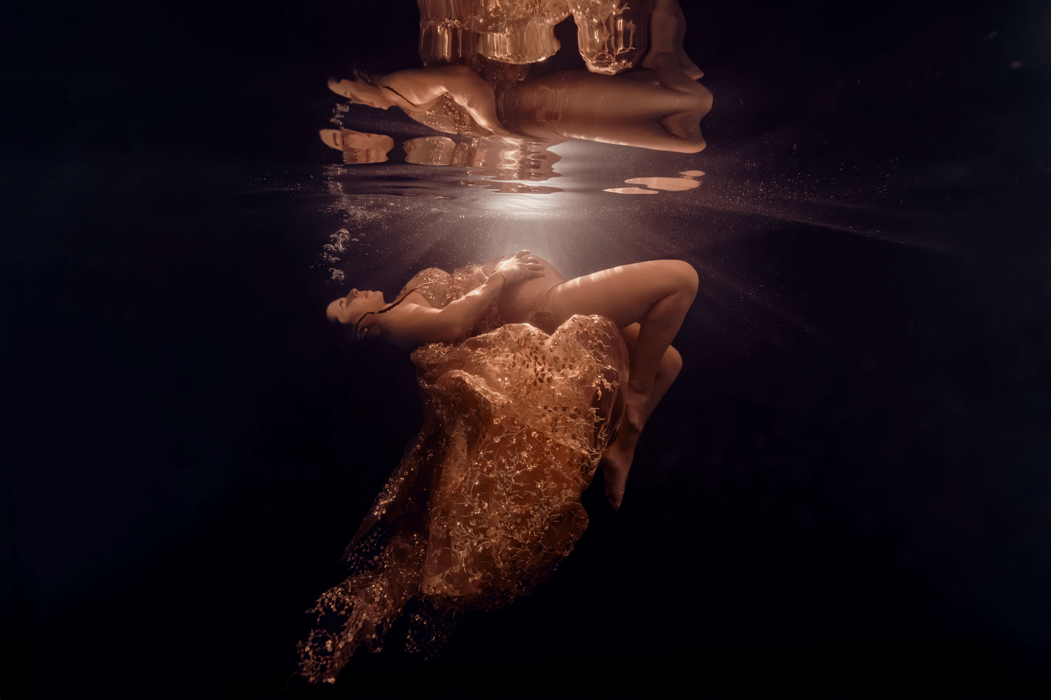 Séance photo grossesse underwater piscine Marseille